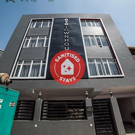 Oyo Townhouse 086 Pankha Road Hotel Új-Delhi Kültér fotó