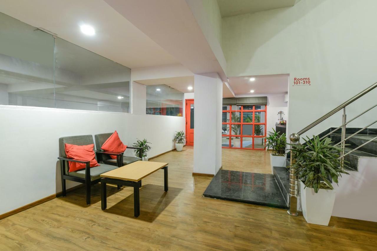 Oyo Townhouse 086 Pankha Road Hotel Új-Delhi Kültér fotó